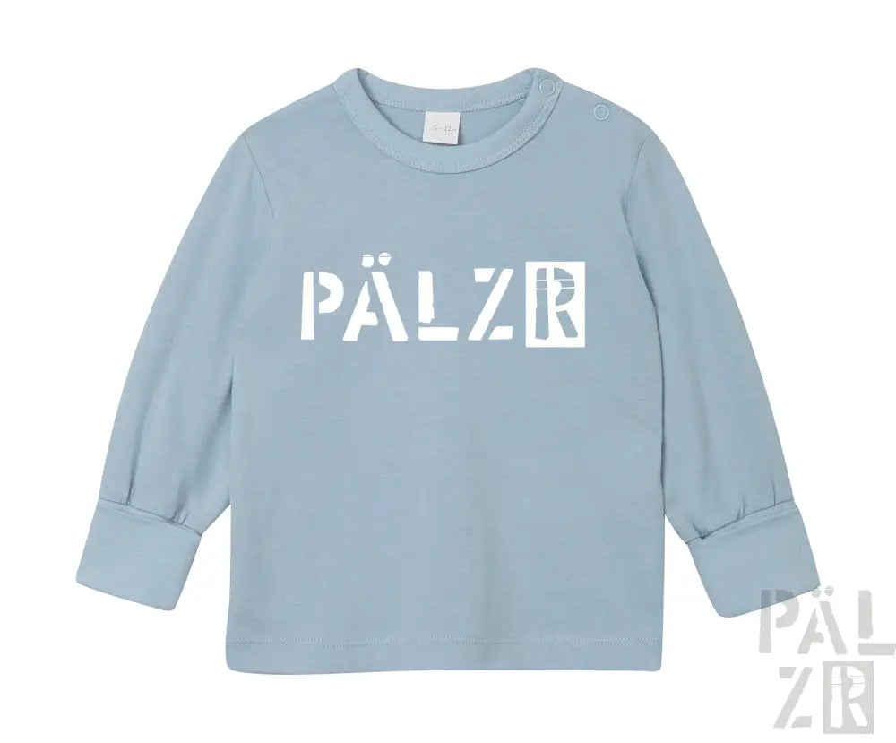 Hellblaues Langarmhemd mit ’pälzr’-Logodesign.
