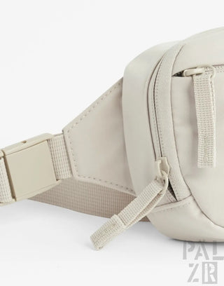 Beige nylon fanny pack mit verstellbarem riemen und reißverschluss von pälzr studio bag in verschiedenen farben