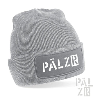 Graue Cordmütze mit ’pälzr’-Patch-Design.