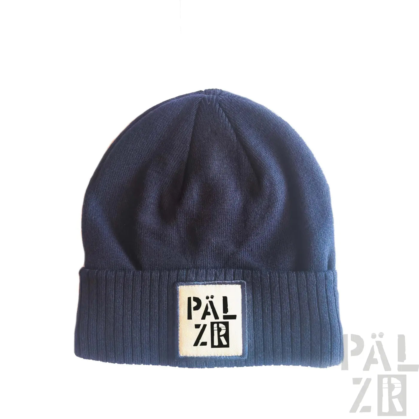 Marineblaue gerippte Mütze mit ’pälzr’ Logo-Patch.