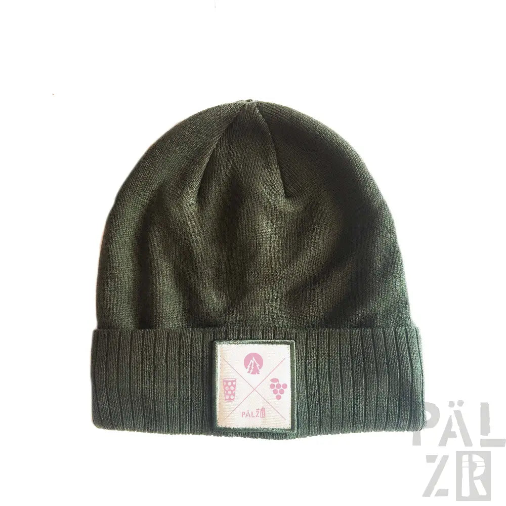 Olivgrüner gerippter Beanie mit rosa Trauben-Design und Patch