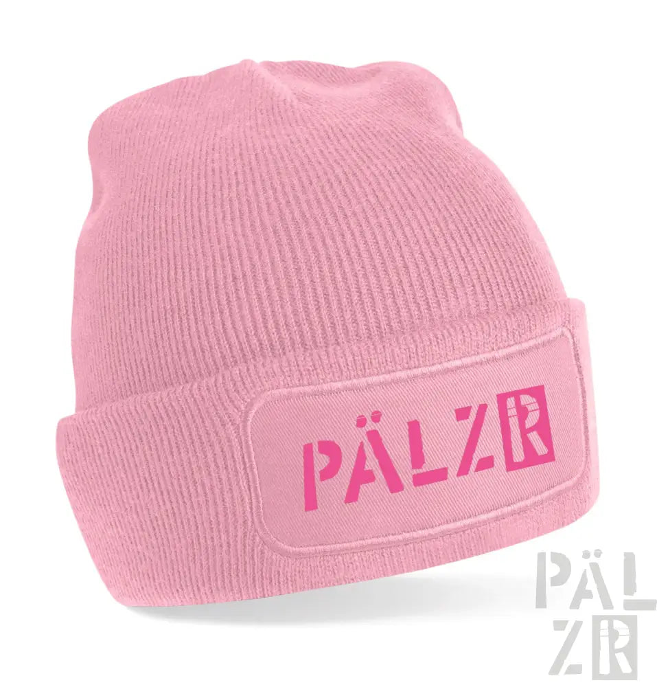 Rosa Mütze mit ’pälzr’ Logo und Patch, gerippte Textur.