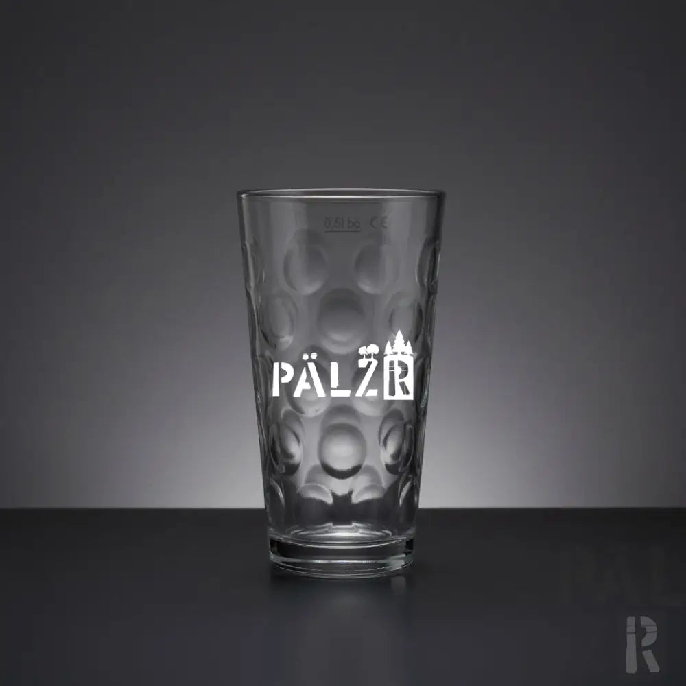 Klares Glas-Pint-Glas mit einem texturierten, blasenartigen Muster und dem Wort „pälzr“ in Weiß geätzt.