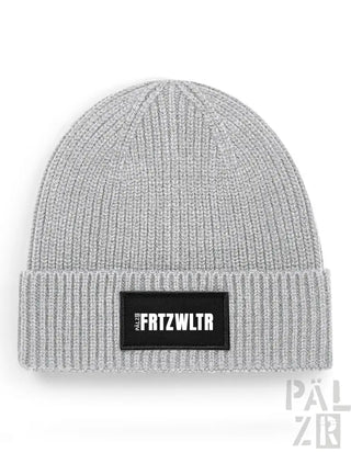 Graue gerippte Mütze mit ’frtzwltr’-Patch.