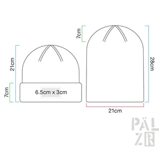 Schwarze Beanie mit weißer Naht und einem 6,5 cm x 3 cm Patch auf der Vorderseite