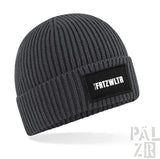 Kohle-graue Mütze mit schwarzem Patch und weißem Text ’fatzwltr’