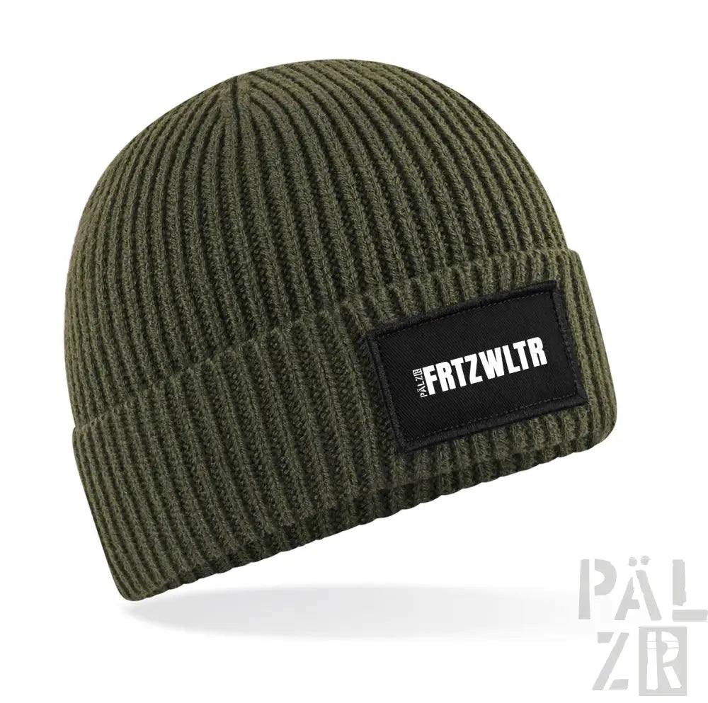 Olivgrüner gerippter Beanie mit ’fritzwltr’-Patch