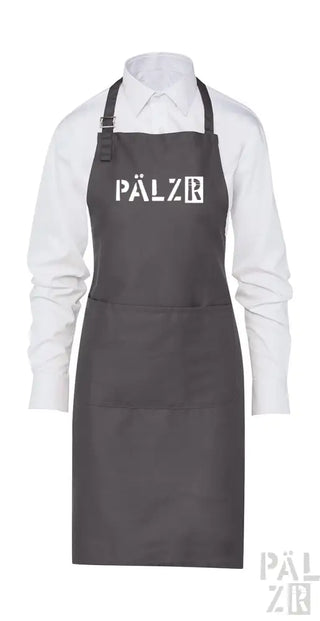 Kohle-Schürze mit weißem ’pälzr’ Logo und verstellbaren Trägern.