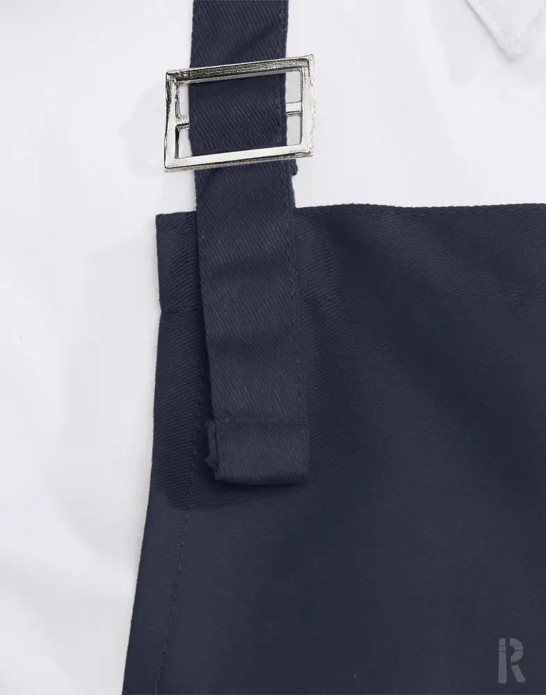 Schwarze Leinwandschürze mit silberner Schnalle