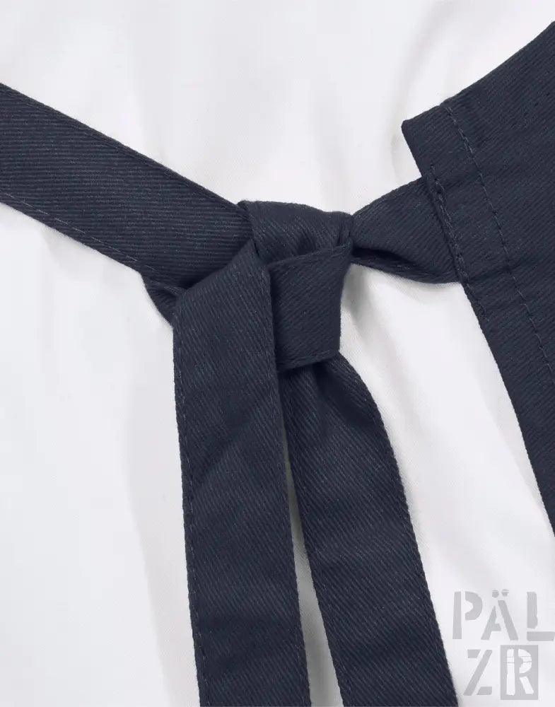 Marineblaue Matrosen-Stil-Fliege mit weißem Hemd und schwarzem Kragen, Pälzer-Marke.