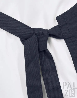 Marineblaue Matrosen-Stil-Fliege mit weißem Hemd und schwarzem Kragen, Pälzer-Marke.