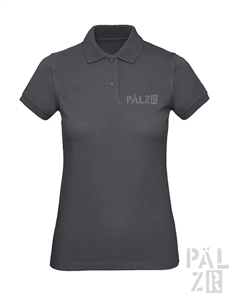 Dunkelgraues Poloshirt mit ’pälzr’-Logo auf der Brust, aus einer Baumwolle- und Polyestermischung.