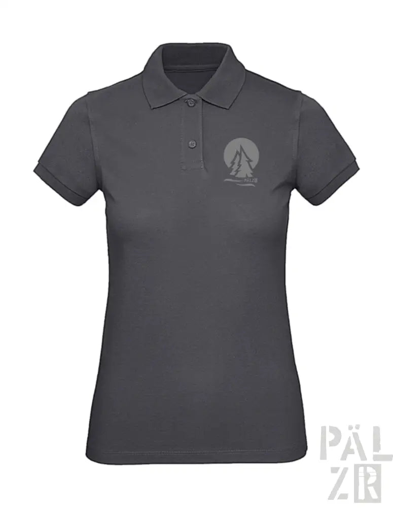Dunkelgraues Poloshirt mit besticktem Segelboot-Design, hergestellt aus einer Baumwolle- und Polyestermischung.