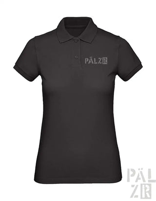 Schwarzes Poloshirt mit ’pälz’-Logo auf der Brust, aus einer Baumwolle- und Polyester-Mischung gefertigt.