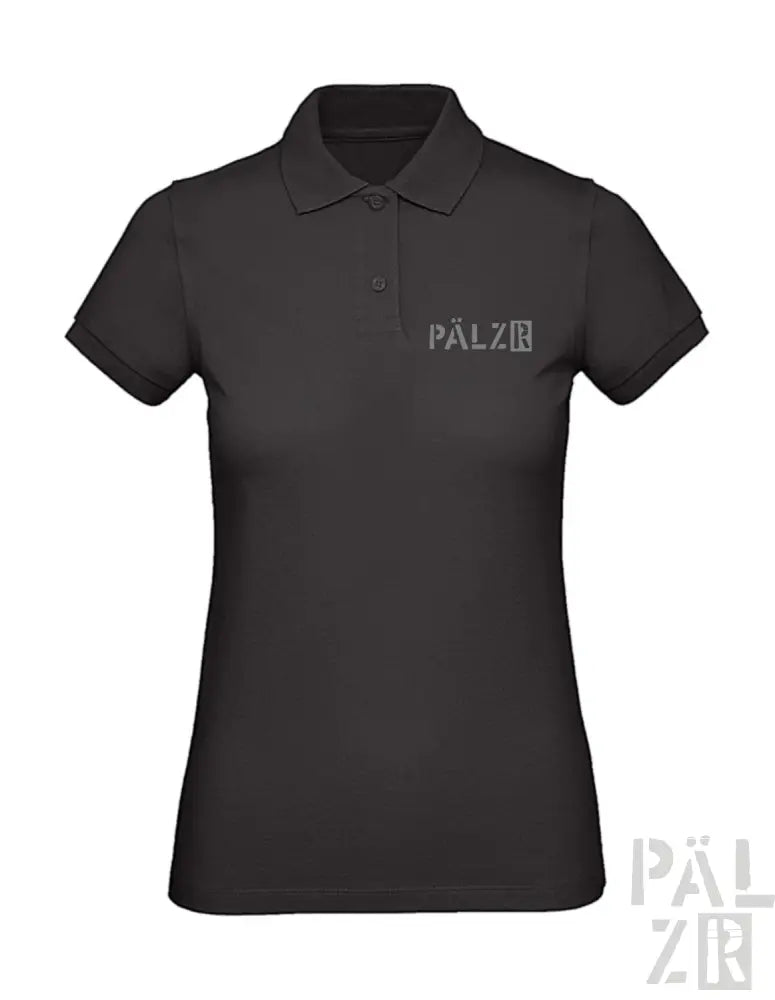 Schwarzes Poloshirt mit silbernem Logo und Kragen, aus Baumwolle.