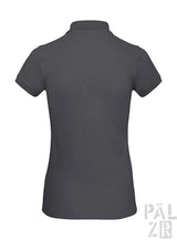Dunkelgraues Poloshirt mit kurzen Ärmeln und Kragen, aus Baumwolle gefertigt.