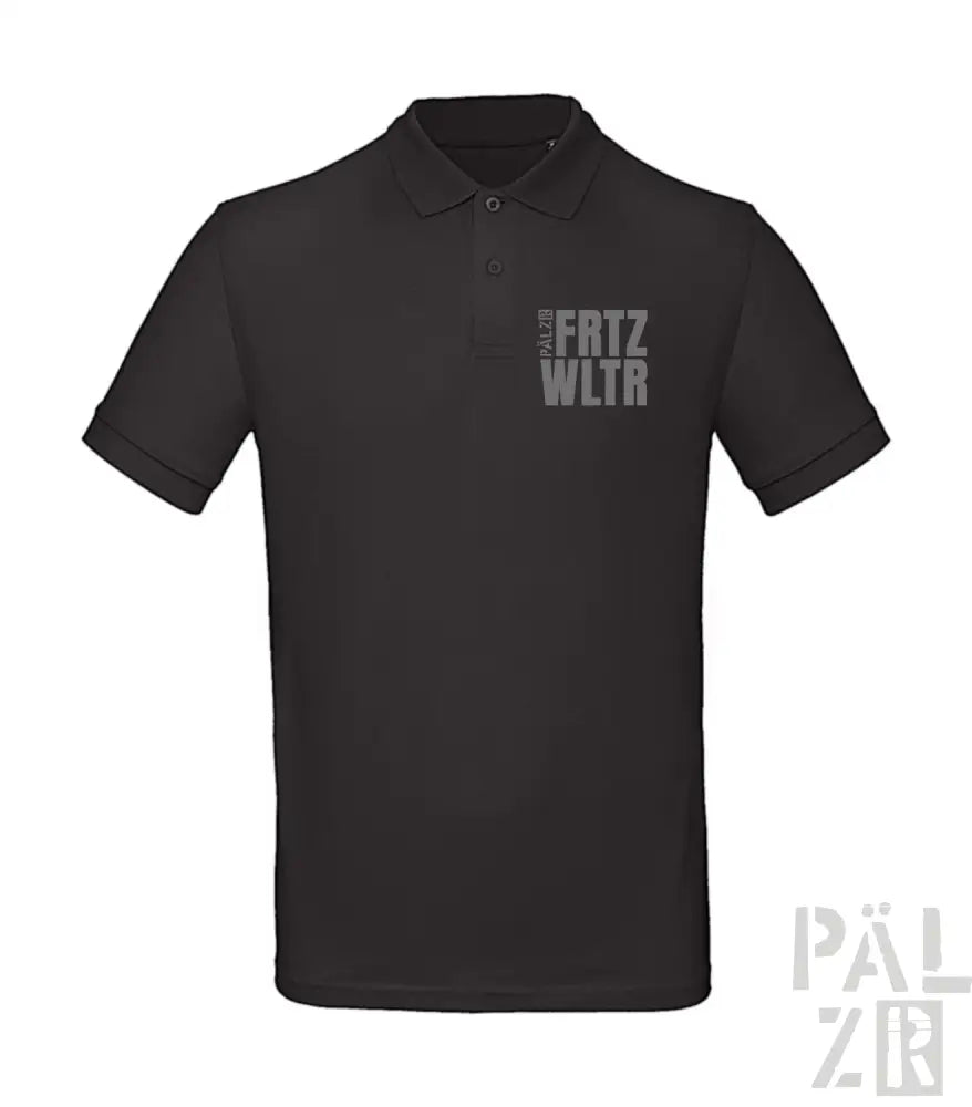 Schwarzes Poloshirt mit ’fritz wltr’-Text auf der Brust, aus Baumwolle.