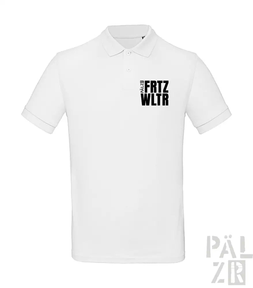 Weißes Poloshirt mit schwarzem Text ’fritz wltr’ auf der Brust.