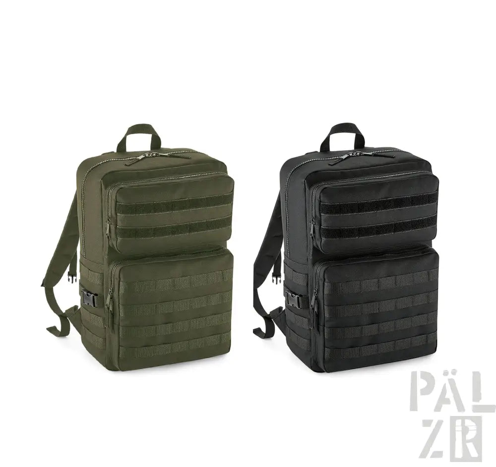 Olivgrüner taktischer Rucksack mit schwarzen Akzenten und mehreren Taschen, konzipiert für Outdoor-Aktivitäten.