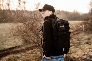 Schwarzer taktischer Rucksack mit ’palz’-Patch, langlebiges Material.