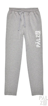 Graue Jogginghosen mit ‚pälzir‘-Logo am Bein.