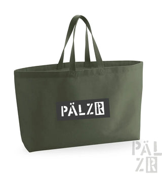Olivgrüne Umhängetasche mit weißem ‚pälzr‘-Logo und Griffen.