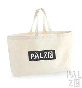 Creme-Tasche mit schwarzem ’pälzr’-Logo und weißen Griffen.