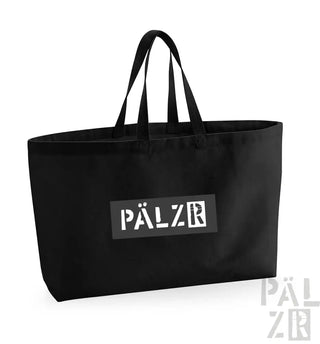 Schwarze Umhängetasche mit weißem ‚pälzr‘-Logo und Griffen.