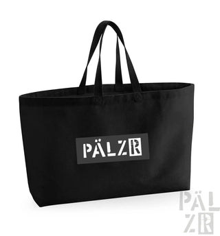 Schwarze Umhängetasche mit weißem ‚pälzr‘-Logo und Griffen.