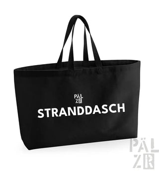 Schwarze Umhängetasche mit weißem Text und Logodesign, mit ’stranddasch’ prominent dargestellt.
