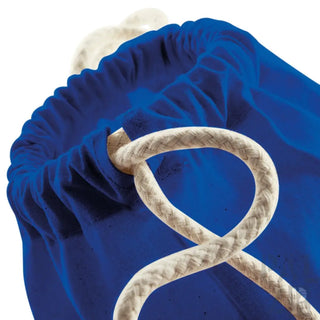 Weißes Seil mit Knoten auf blauem Hintergrund