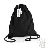Schwarzer Rucksack mit Kordelzug, weißen Etiketten und Logo.