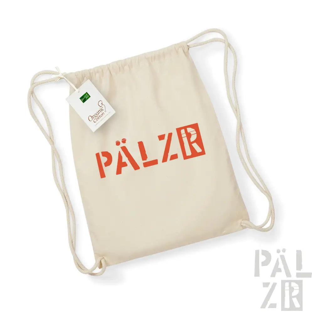 Blasscreme-Farbene Kordelrucksack mit orange ’pälzr’ Logo und Bio-Baumwoll-Etikett.