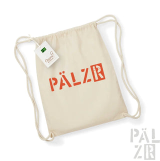 Blasscreme-Farbene Kordelrucksack mit orange ’pälzr’ Logo und Bio-Baumwoll-Etikett.