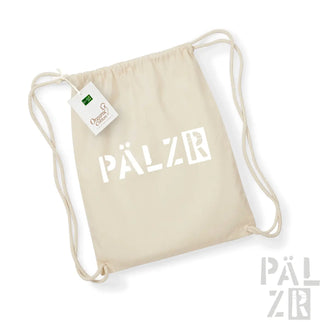 Bio-Baumwolle-Kordelrucksack mit ‚pälzr‘-Logo in Weiß auf natürlichem Beige-Hintergrund.