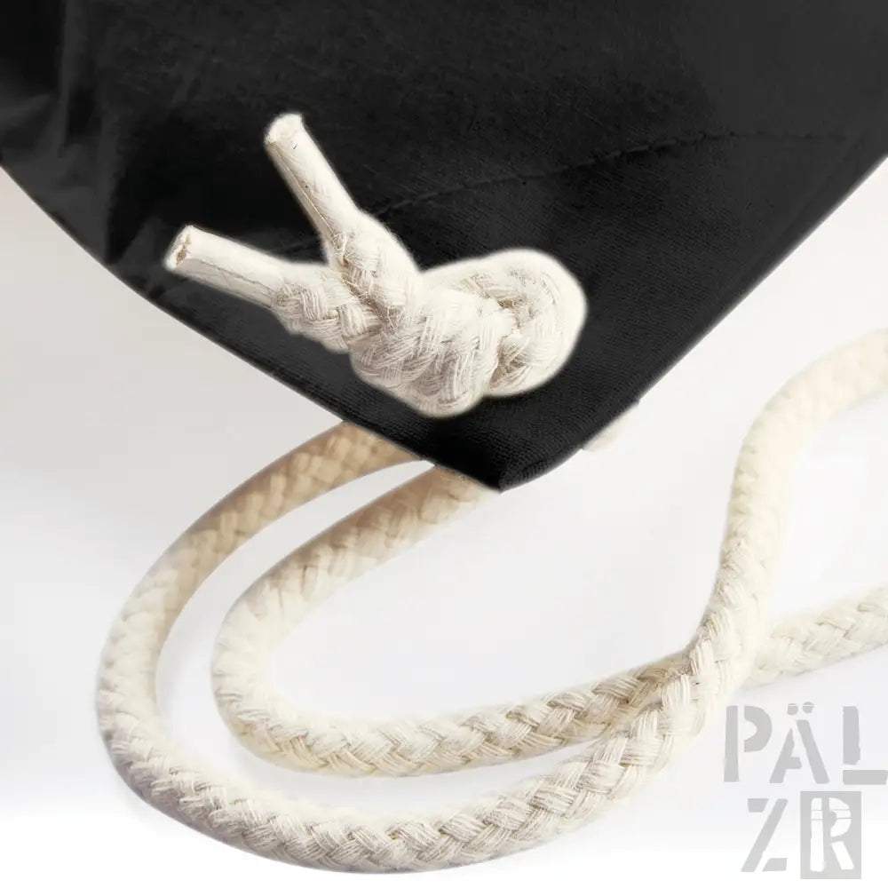 Weißes Seil mit Knoten und Beutel mit Kordelzug