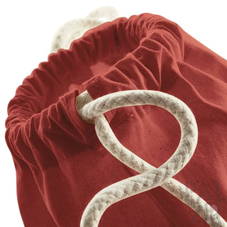 Roter Beutel mit Kordelzug aus weißem Seil, robustem Baumwollstoff.