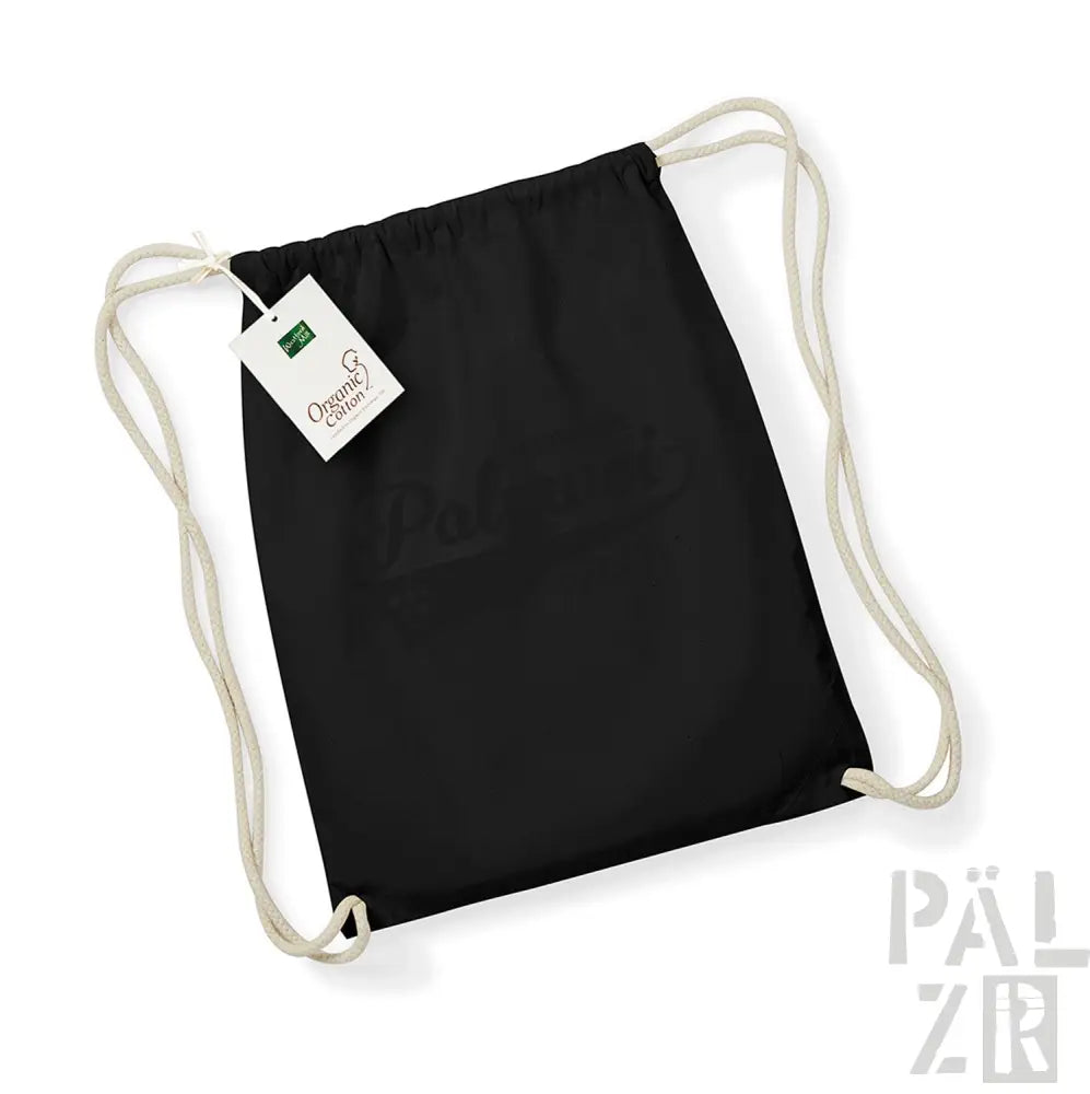 Schwarzer Rucksack mit Kordelzug, weißen Schnüren und Material aus Bio-Baumwolle.