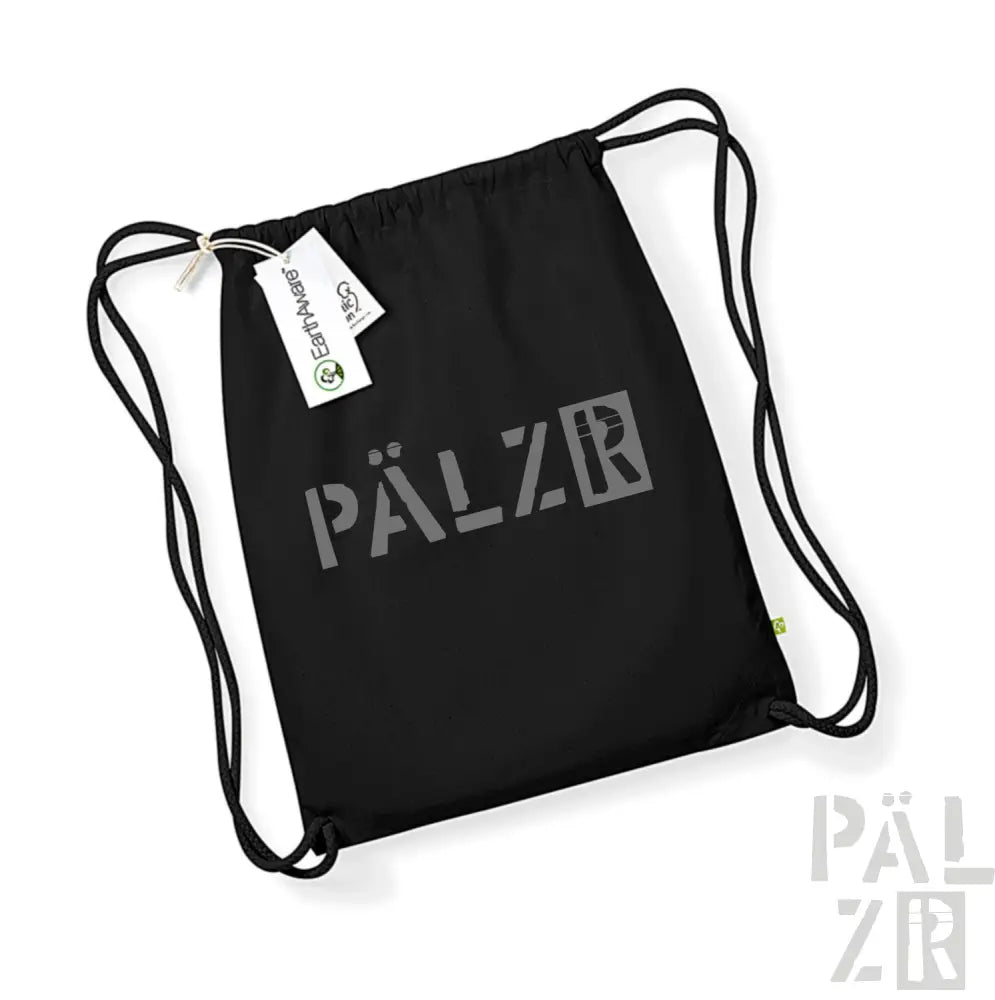 Schwarzer Rucksack mit Kordelzug und ’pälzr’-Logo und Markenlabel.