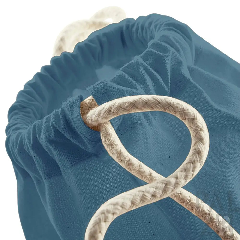 Blaue Beutel mit Kordelzug, Seilgriff und Schnurverschluss.