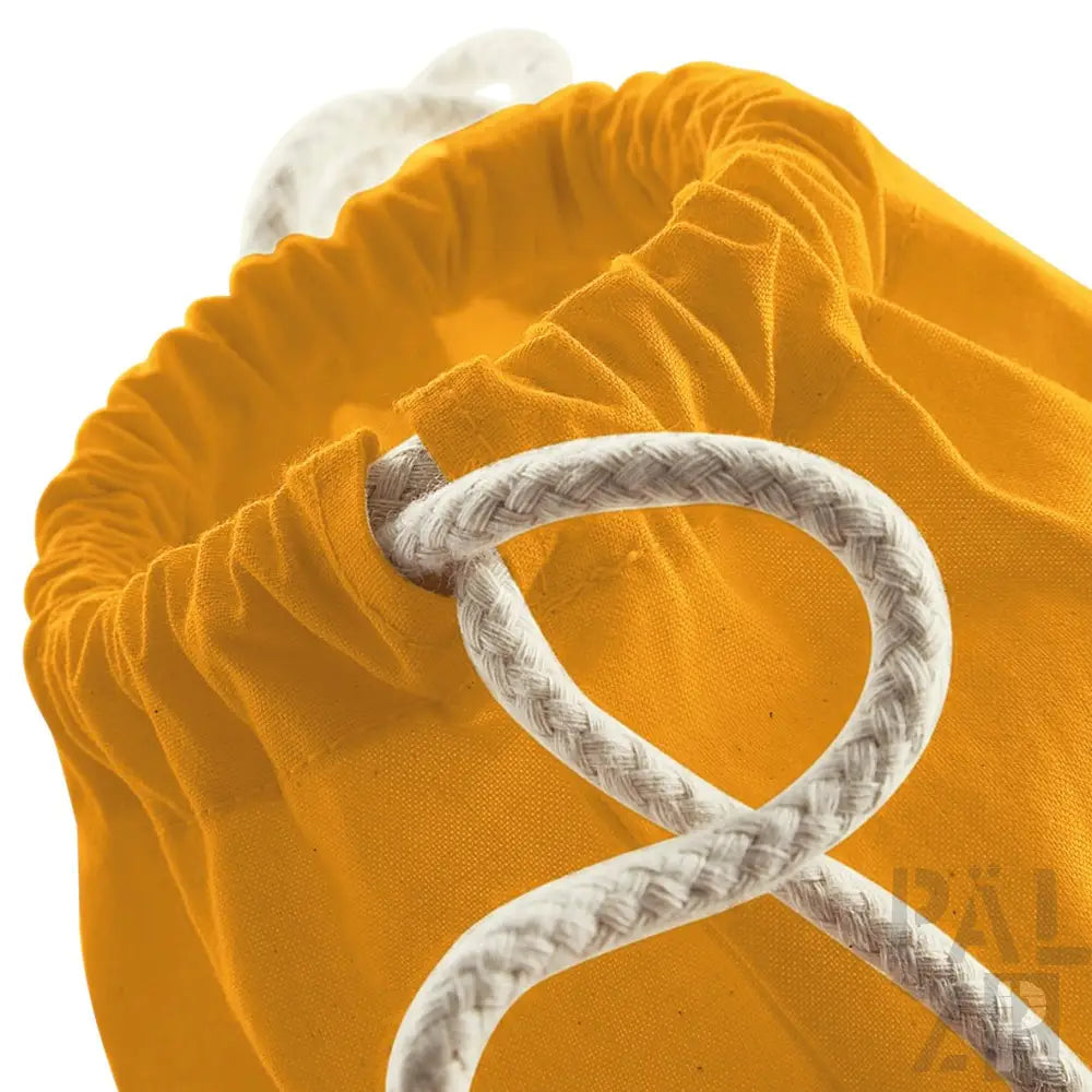 Gelbe Beuteltasche mit weißem Seilzug und Knotendesign.