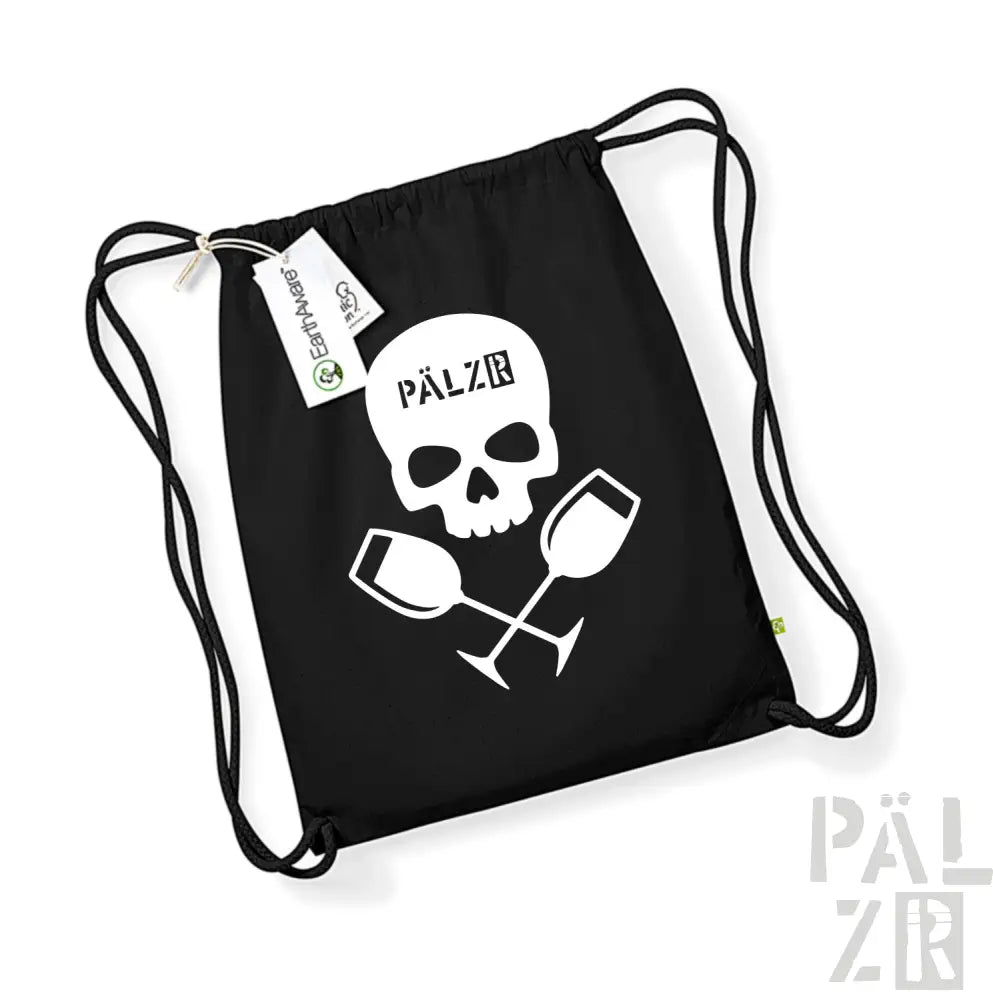 Schwarzer Rucksack mit Kordelzug und Totenkopf- und Weinglas-Design, weißes Logo ’pälzr’ auf der Vorderseite.