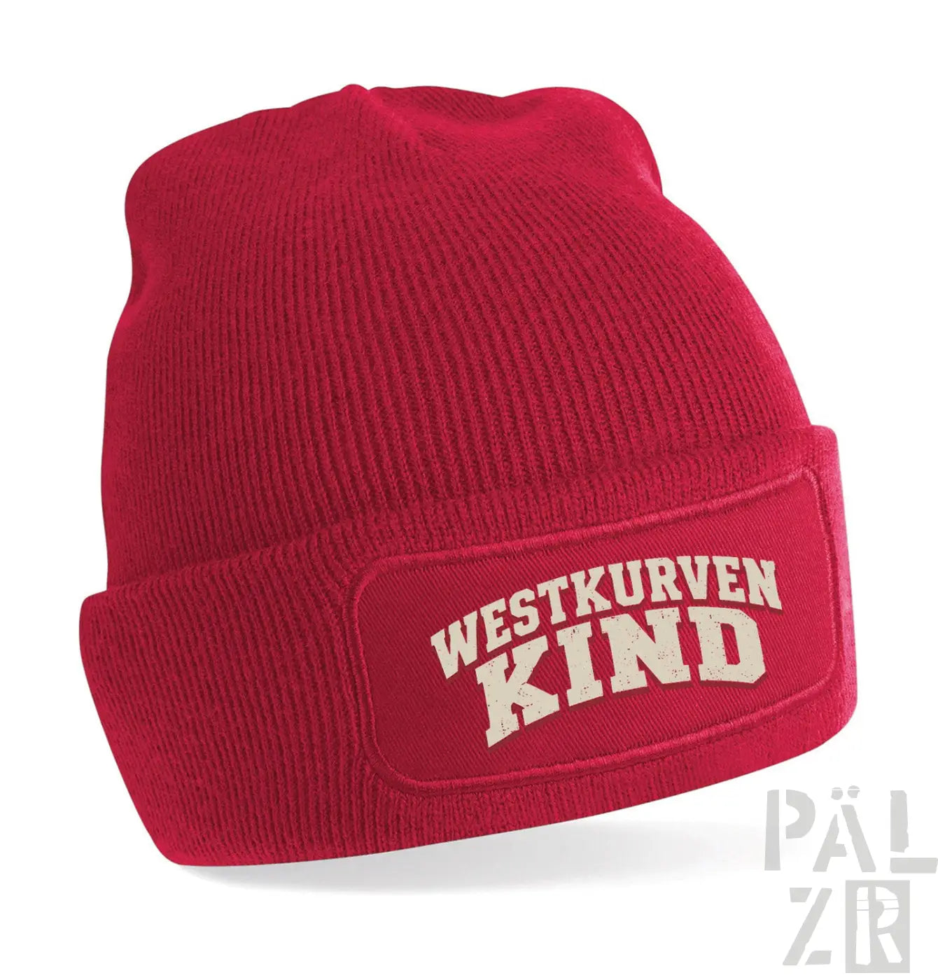 Eine lebendige rote gerippte stadion-beanie aus strick mit umgeschlagenem bund und aufgesticktem westkurvenkind-logo