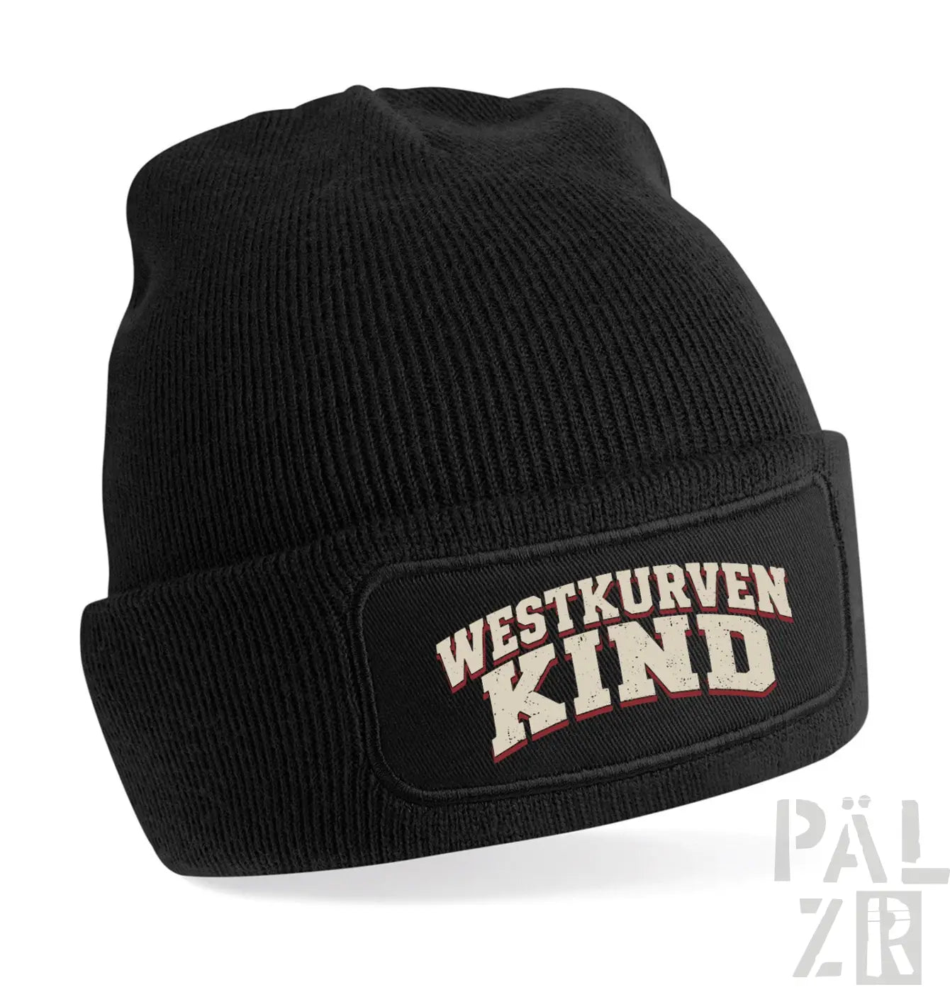 Schwarze gerippte stadion-beanie aus strick mit aufgesticktem westkurvenkind patch und umgeschlagenem bund