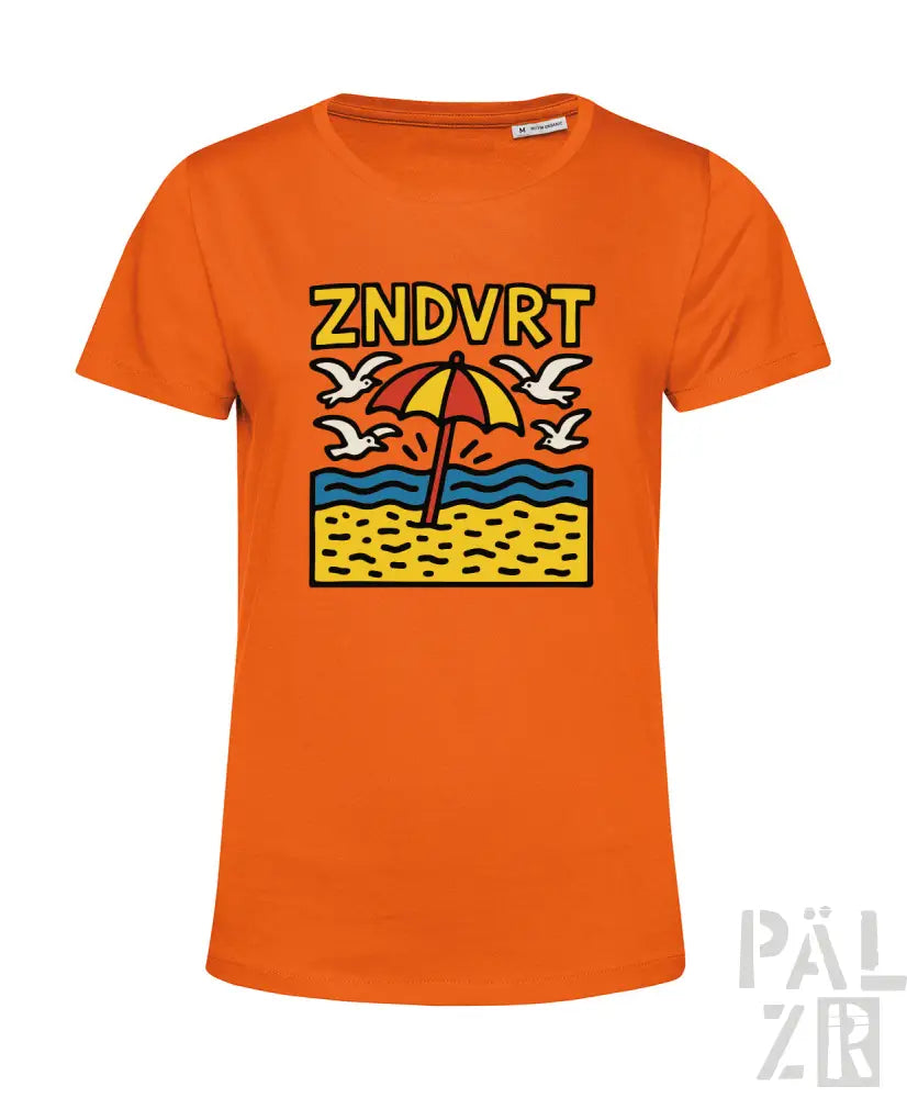 Oranges T-Shirt mit Strandmotiv-Design, das einen gelben Schirm und Seemöwen zeigt, gedruckt auf weichem Baumwollstoff.
