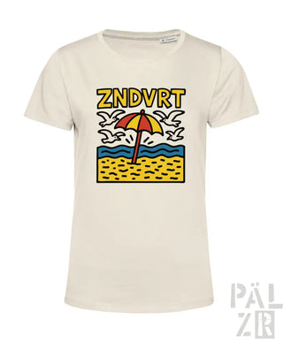 Cremeweiße T-Shirt mit einem Strandmotiv-Design, das einen Schirm und Seemöwen zeigt, aus Baumwolle gefertigt.
