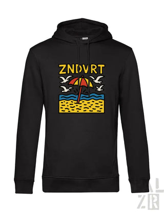 Schwarzer Hoodie mit Strandmotiv-Design, roter Schirm und Möwen auf der Vorderseite.
