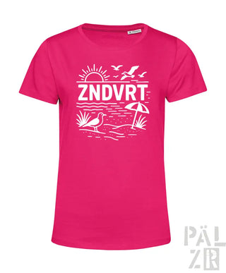 Rosa T-Shirt mit weißem Strand-Szene-Design und ’zndvrt’-Text.