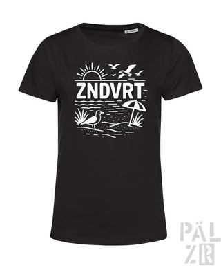 Schwarzes T-Shirt mit weißem Strandmotiv-Design und ’zndvrt’-Text.